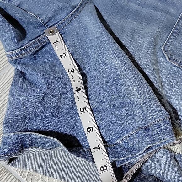 Torrid Mid Distressed Jean Shorts Womens Plus Size 26 NWT - Picture 7 of 10